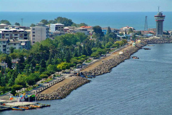 ساحل بندر انزلی برای شنا