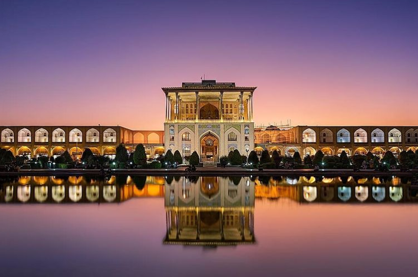 عالی قاپو اصفهان