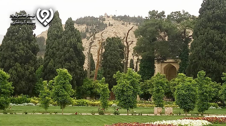 قدم-زنی-در-باغ-جهان-نما