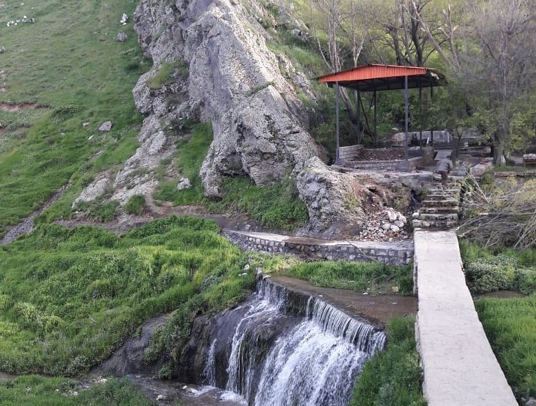 روستای ویلا دره دیدنی روستاهای سرعین