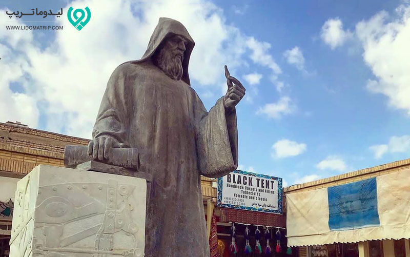مجسمه میدان کلیسای وانک اصفهان