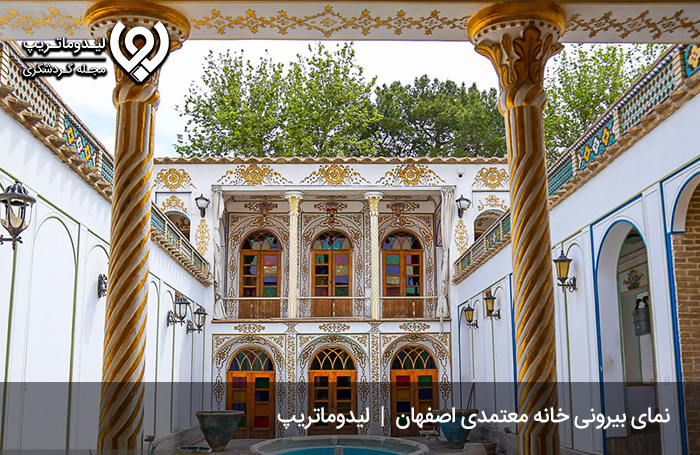 حیاط-بیرونی