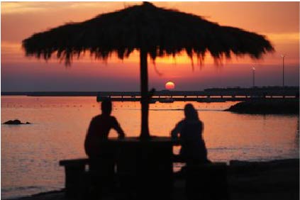 ساحل مرجان در شب